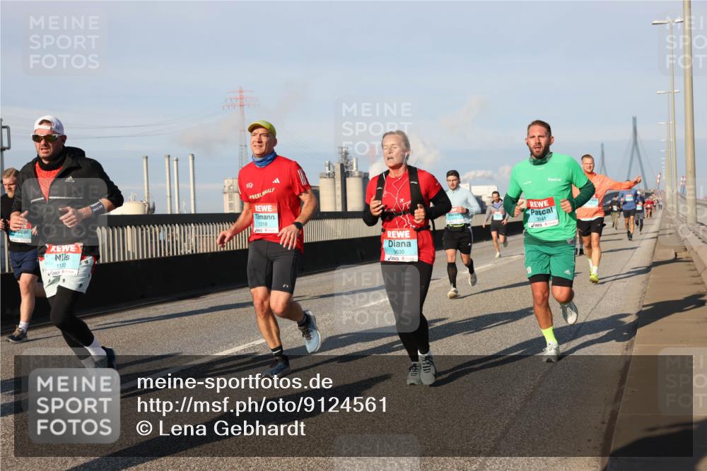 03.10.2025 - Köhlbrandbrückenlauf Lena Gebhardt http://msf.ph/oto/9124561 03.10.2025 09:45:56 Position 2 1130, 1219, 3630, 3041 meine-sportfotos.de