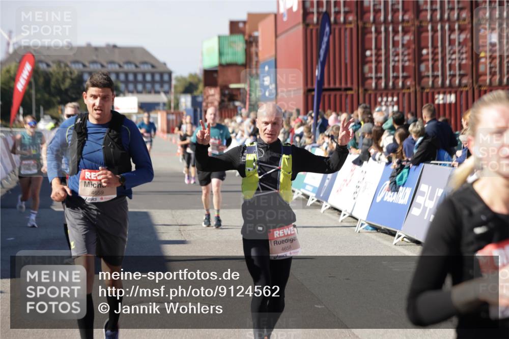 03.10.2025 - Köhlbrandbrückenlauf Jannik Wohlers http://msf.ph/oto/9124562 03.10.2025 13:06:27 Ziel 4015, 4122, 4124, 4396, 4550, 4658, 4659, 5563, 5641, 5970, 6193 meine-sportfotos.de
