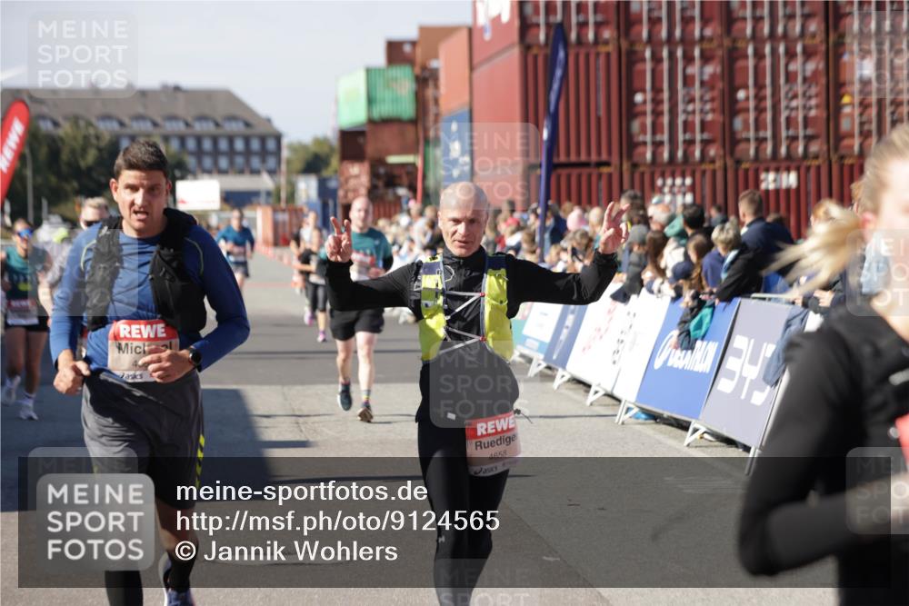 03.10.2025 - Köhlbrandbrückenlauf Jannik Wohlers http://msf.ph/oto/9124565 03.10.2025 13:06:27 Ziel 4015, 4122, 4124, 4396, 4550, 4658, 4659, 5563, 5641, 5970, 6193 meine-sportfotos.de