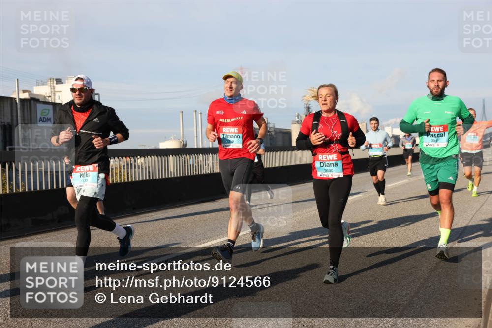 03.10.2025 - Köhlbrandbrückenlauf Lena Gebhardt http://msf.ph/oto/9124566 03.10.2025 09:45:56 Position 2 1130, 1219, 3630, 3041 meine-sportfotos.de