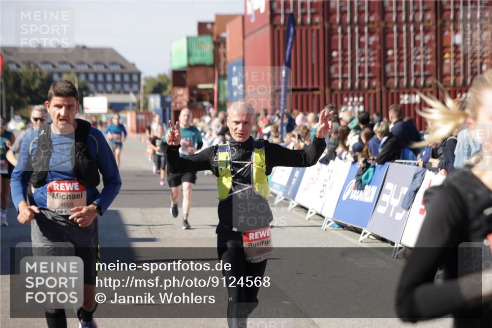 03.10.2025 - Köhlbrandbrückenlauf Jannik Wohlers http://msf.ph/oto/9124568 03.10.2025 13:06:27 Ziel 4015, 4122, 4124, 4396, 4550, 4658, 4659, 5563, 5641, 5970, 6193 meine-sportfotos.de