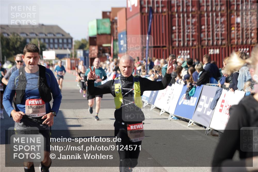 03.10.2025 - Köhlbrandbrückenlauf Jannik Wohlers http://msf.ph/oto/9124571 03.10.2025 13:06:27 Ziel 4015, 4122, 4124, 4396, 4550, 4658, 4659, 5563, 5641, 5970, 6193 meine-sportfotos.de