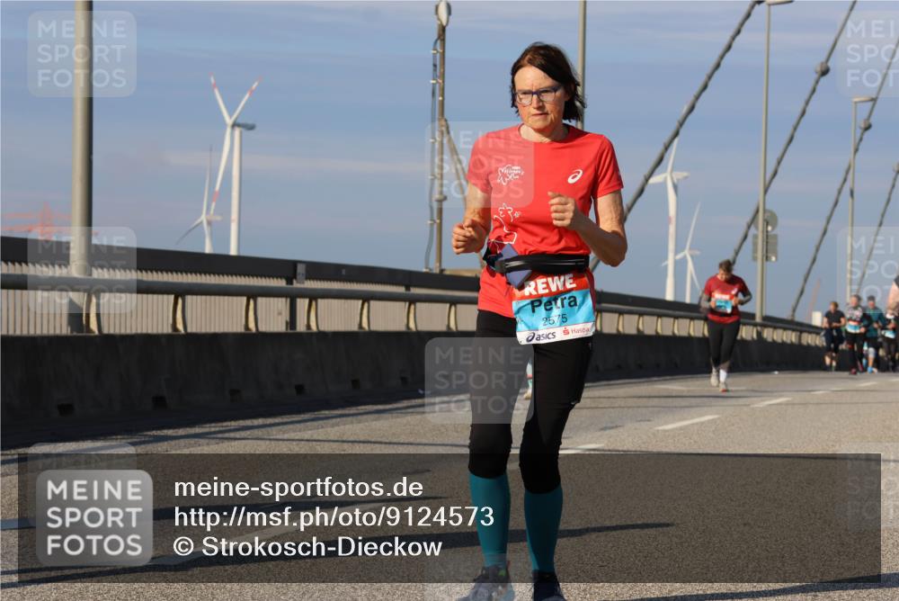 03.10.2025 - Köhlbrandbrückenlauf Strokosch-Dieckow http://msf.ph/oto/9124573 03.10.2025 10:05:21 Position 2 2575 meine-sportfotos.de