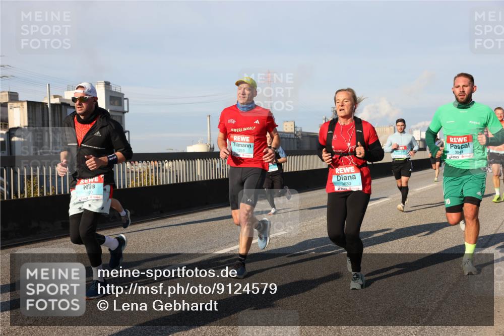 03.10.2025 - Köhlbrandbrückenlauf Lena Gebhardt http://msf.ph/oto/9124579 03.10.2025 09:45:56 Position 2 1130, 1219, 3630, 3041 meine-sportfotos.de
