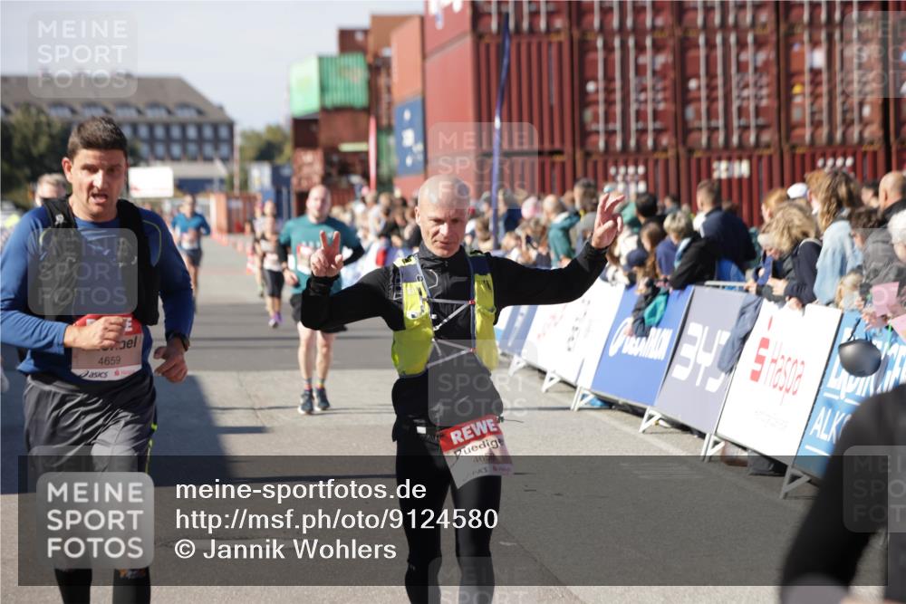 03.10.2025 - Köhlbrandbrückenlauf Jannik Wohlers http://msf.ph/oto/9124580 03.10.2025 13:06:28 Ziel 4015, 4122, 4124, 4396, 4550, 4658, 4659, 5563, 5641, 5970, 6193 meine-sportfotos.de