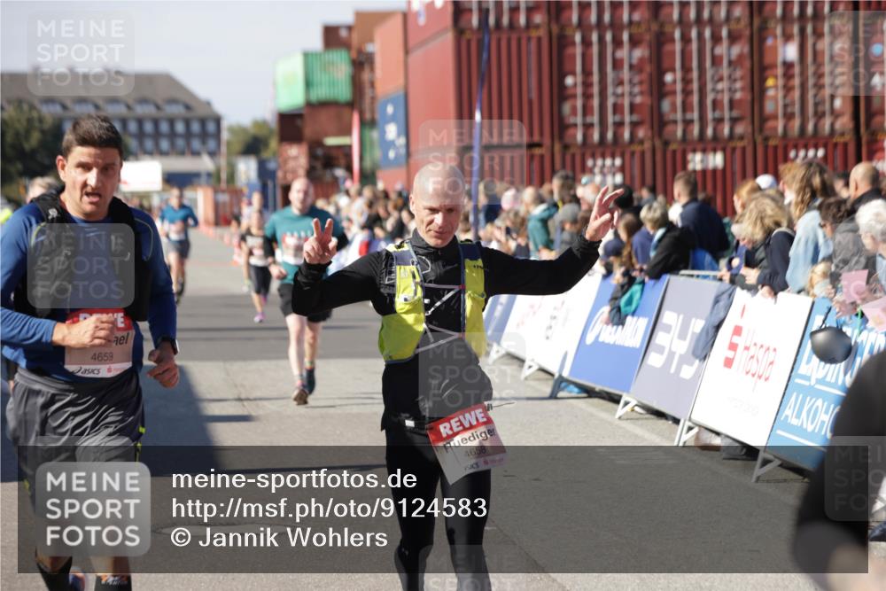 03.10.2025 - Köhlbrandbrückenlauf Jannik Wohlers http://msf.ph/oto/9124583 03.10.2025 13:06:28 Ziel 4015, 4122, 4124, 4396, 4550, 4658, 4659, 5563, 5641, 5970, 6193 meine-sportfotos.de