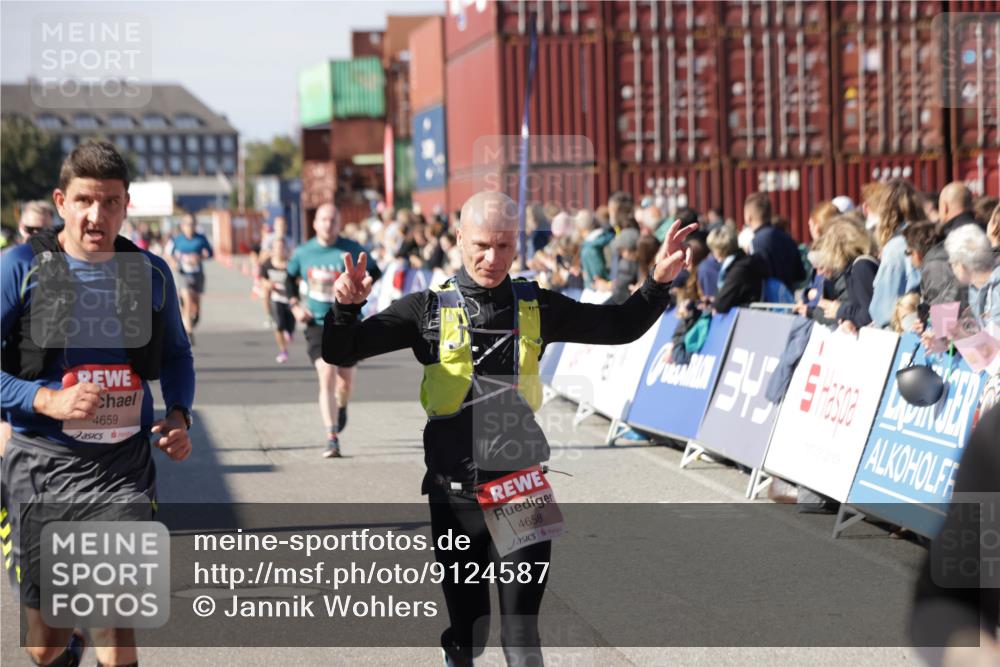 03.10.2025 - Köhlbrandbrückenlauf Jannik Wohlers http://msf.ph/oto/9124587 03.10.2025 13:06:28 Ziel 4015, 4122, 4124, 4396, 4550, 4658, 4659, 5563, 5641, 5970, 6193 meine-sportfotos.de