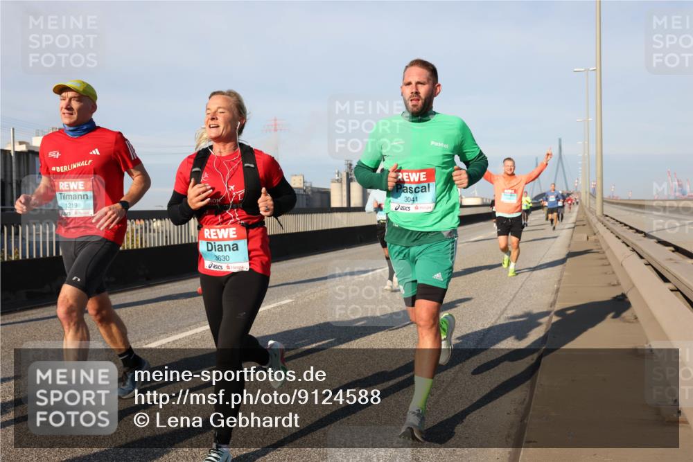 03.10.2025 - Köhlbrandbrückenlauf Lena Gebhardt http://msf.ph/oto/9124588 03.10.2025 09:45:57 Position 2 1219, 3630, 3041 meine-sportfotos.de