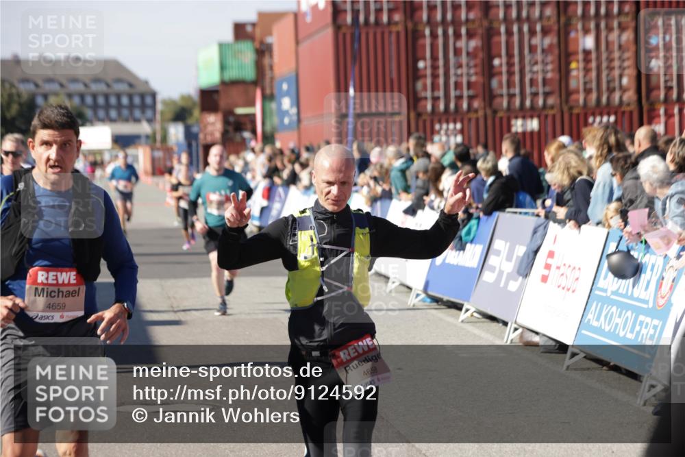 03.10.2025 - Köhlbrandbrückenlauf Jannik Wohlers http://msf.ph/oto/9124592 03.10.2025 13:06:28 Ziel 4015, 4122, 4124, 4396, 4550, 4658, 4659, 5563, 5641, 5970, 6193 meine-sportfotos.de