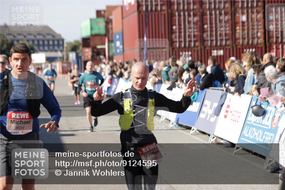 03.10.2025 - Köhlbrandbrückenlauf Jannik Wohlers http://msf.ph/oto/9124595 03.10.2025 13:06:28 Ziel 4015, 4122, 4124, 4396, 4550, 4658, 4659, 5563, 5641, 5970, 6193 meine-sportfotos.de