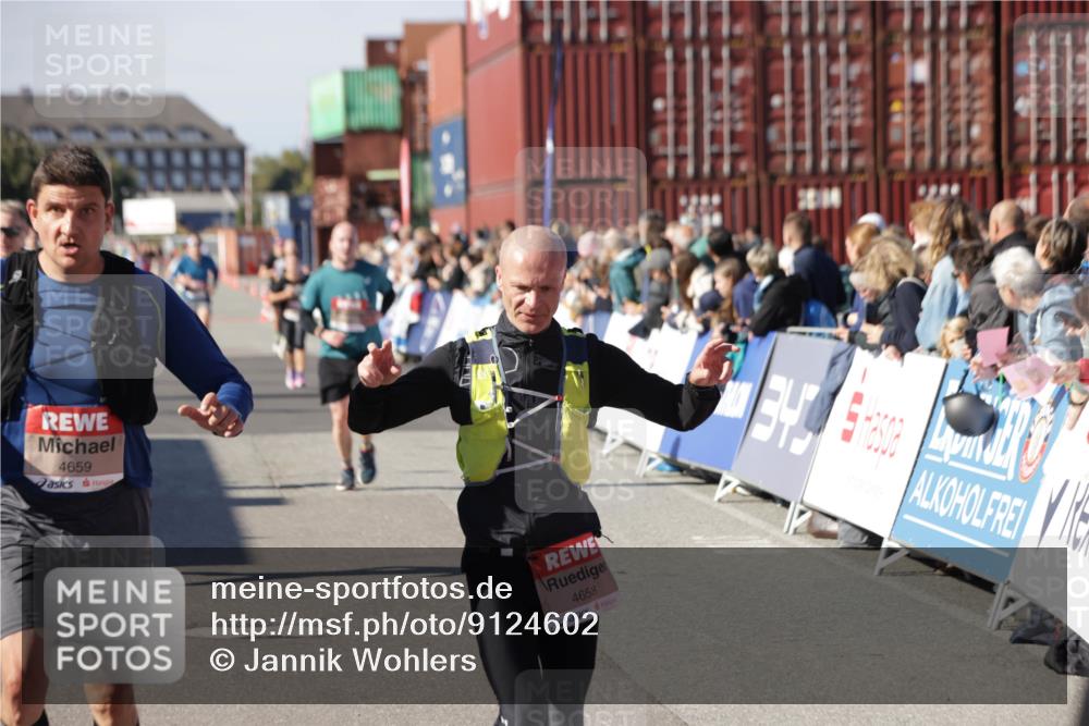 03.10.2025 - Köhlbrandbrückenlauf Jannik Wohlers http://msf.ph/oto/9124602 03.10.2025 13:06:28 Ziel 4015, 4122, 4124, 4396, 4550, 4658, 4659, 5563, 5641, 5970, 6193 meine-sportfotos.de