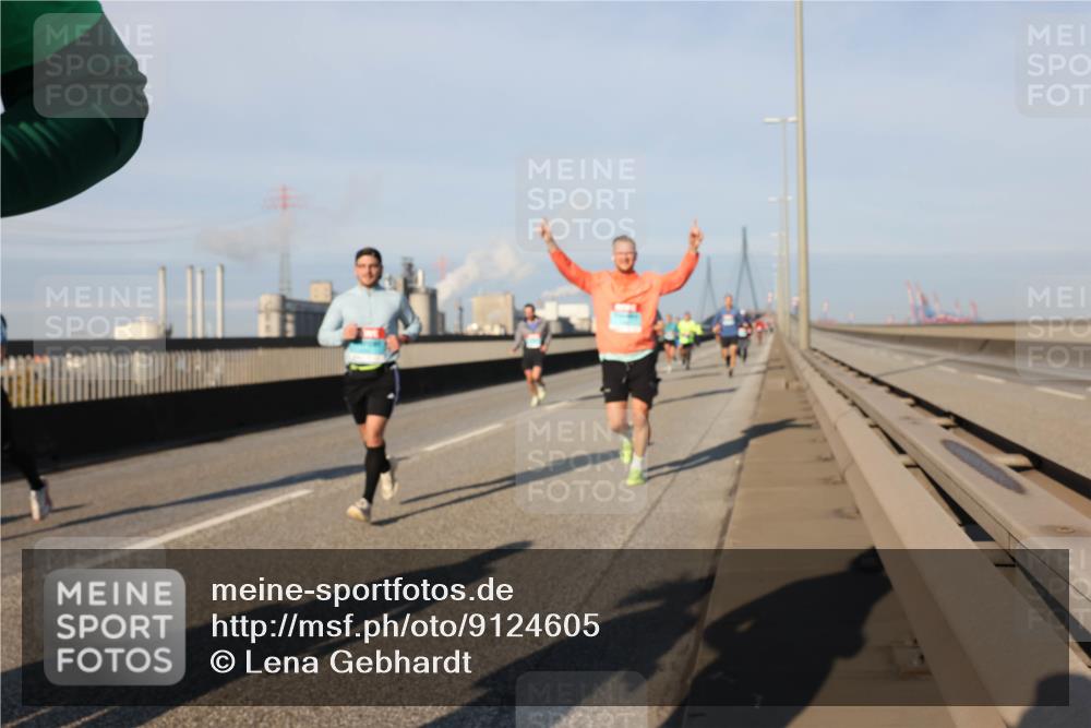 03.10.2025 - Köhlbrandbrückenlauf Lena Gebhardt http://msf.ph/oto/9124605 03.10.2025 09:45:57 Position 2  meine-sportfotos.de