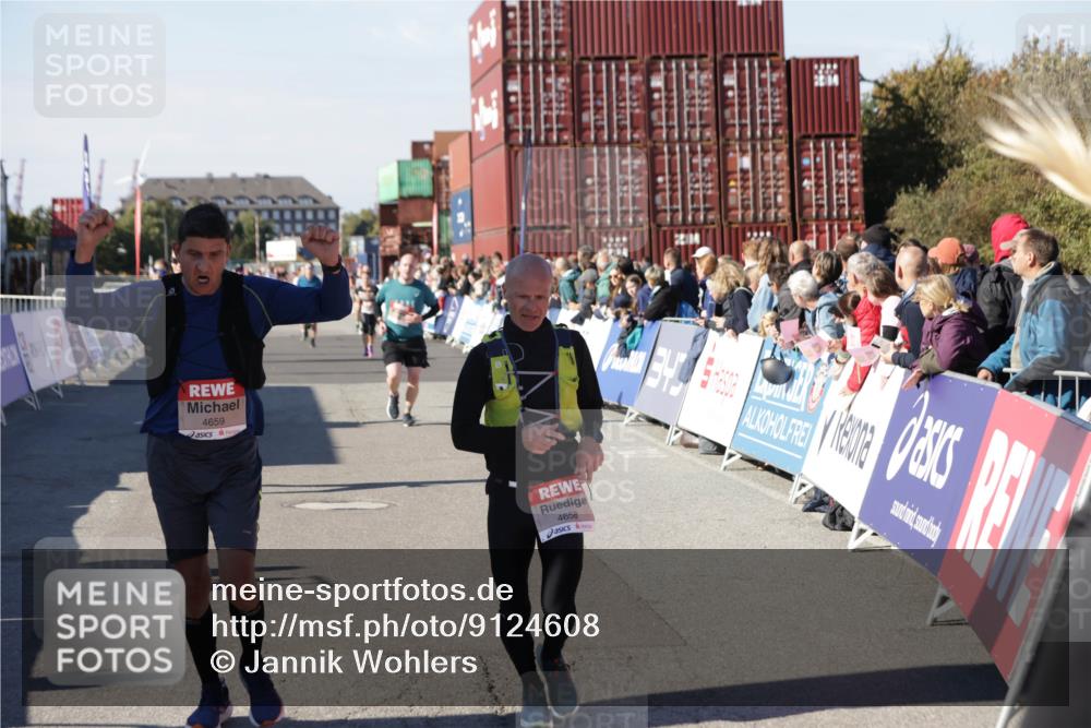 03.10.2025 - Köhlbrandbrückenlauf Jannik Wohlers http://msf.ph/oto/9124608 03.10.2025 13:06:28 Ziel 4015, 4122, 4124, 4396, 4550, 4658, 4659, 5563, 5641, 5970, 6193 meine-sportfotos.de