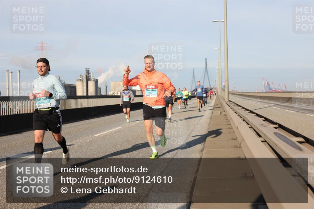 03.10.2025 - Köhlbrandbrückenlauf Lena Gebhardt http://msf.ph/oto/9124610 03.10.2025 09:45:58 Position 2 3204, 1292 meine-sportfotos.de
