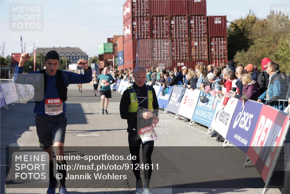 03.10.2025 - Köhlbrandbrückenlauf Jannik Wohlers http://msf.ph/oto/9124611 03.10.2025 13:06:28 Ziel 4015, 4122, 4124, 4396, 4550, 4658, 4659, 5563, 5641, 5970, 6193 meine-sportfotos.de