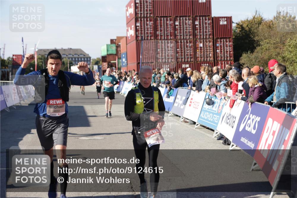 03.10.2025 - Köhlbrandbrückenlauf Jannik Wohlers http://msf.ph/oto/9124615 03.10.2025 13:06:28 Ziel 4015, 4122, 4124, 4396, 4550, 4658, 4659, 5563, 5641, 5970, 6193 meine-sportfotos.de