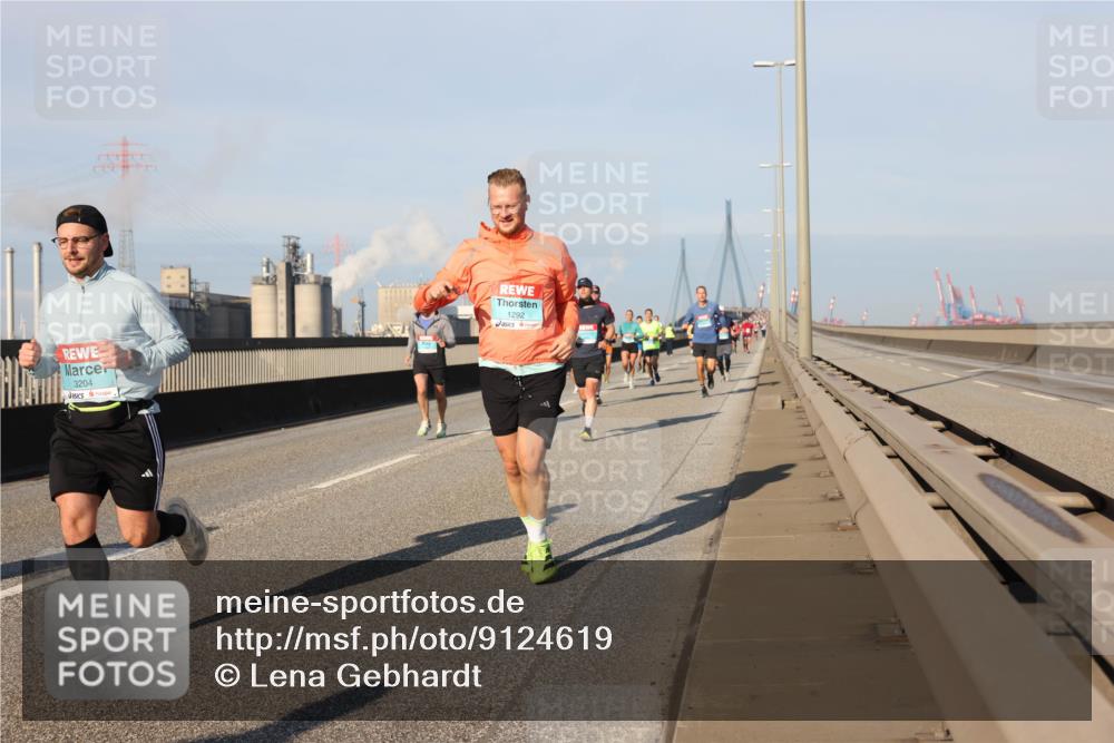 03.10.2025 - Köhlbrandbrückenlauf Lena Gebhardt http://msf.ph/oto/9124619 03.10.2025 09:45:58 Position 2 3204, 1292 meine-sportfotos.de
