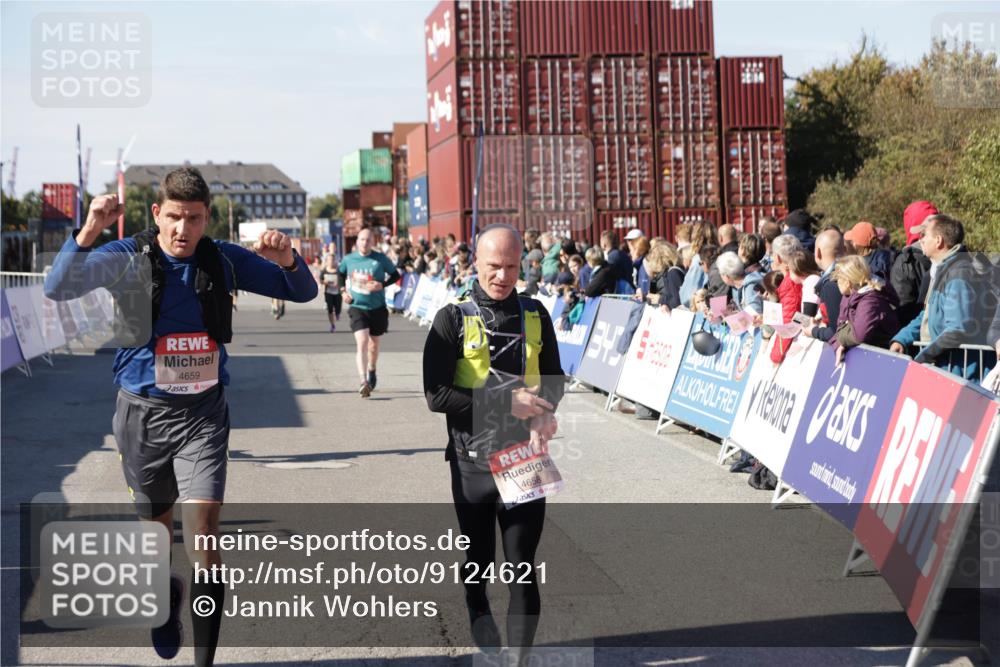 03.10.2025 - Köhlbrandbrückenlauf Jannik Wohlers http://msf.ph/oto/9124621 03.10.2025 13:06:28 Ziel 4015, 4122, 4124, 4396, 4550, 4658, 4659, 5563, 5641, 5970, 6193 meine-sportfotos.de