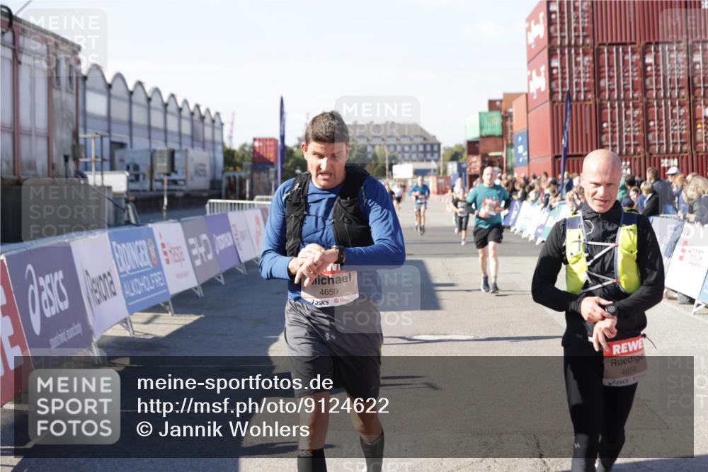 03.10.2025 - Köhlbrandbrückenlauf Jannik Wohlers http://msf.ph/oto/9124622 03.10.2025 13:06:29 Ziel 4015, 4122, 4124, 4151, 4396, 4550, 4658, 4659, 5563, 5641, 5970, 6193 meine-sportfotos.de