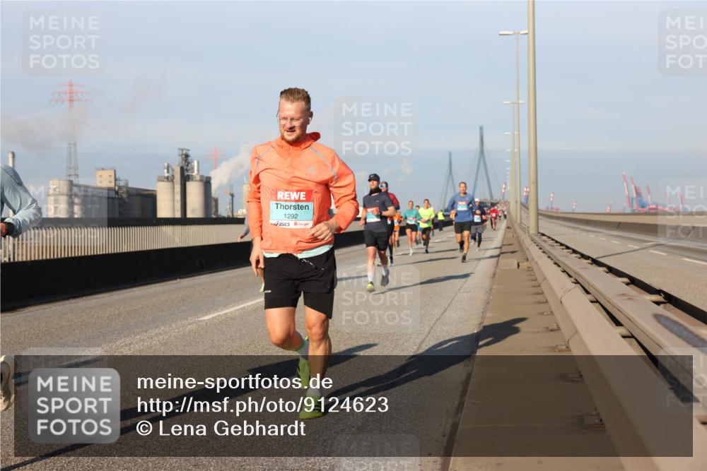 03.10.2025 - Köhlbrandbrückenlauf Lena Gebhardt http://msf.ph/oto/9124623 03.10.2025 09:45:58 Position 2 1292 meine-sportfotos.de