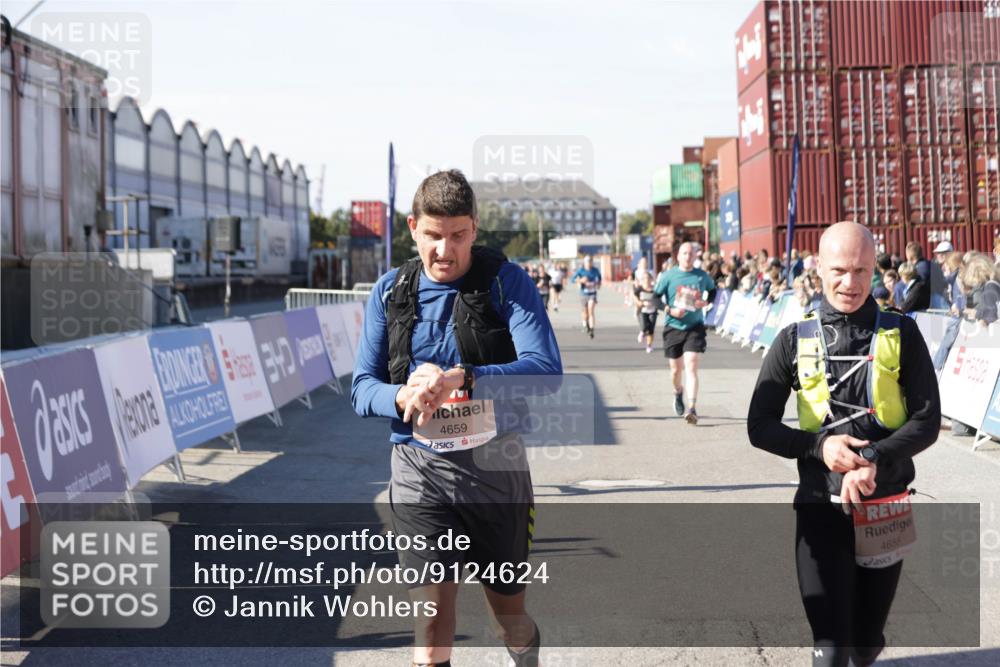 03.10.2025 - Köhlbrandbrückenlauf Jannik Wohlers http://msf.ph/oto/9124624 03.10.2025 13:06:29 Ziel 4015, 4122, 4124, 4151, 4396, 4550, 4658, 4659, 5563, 5641, 5970, 6193 meine-sportfotos.de