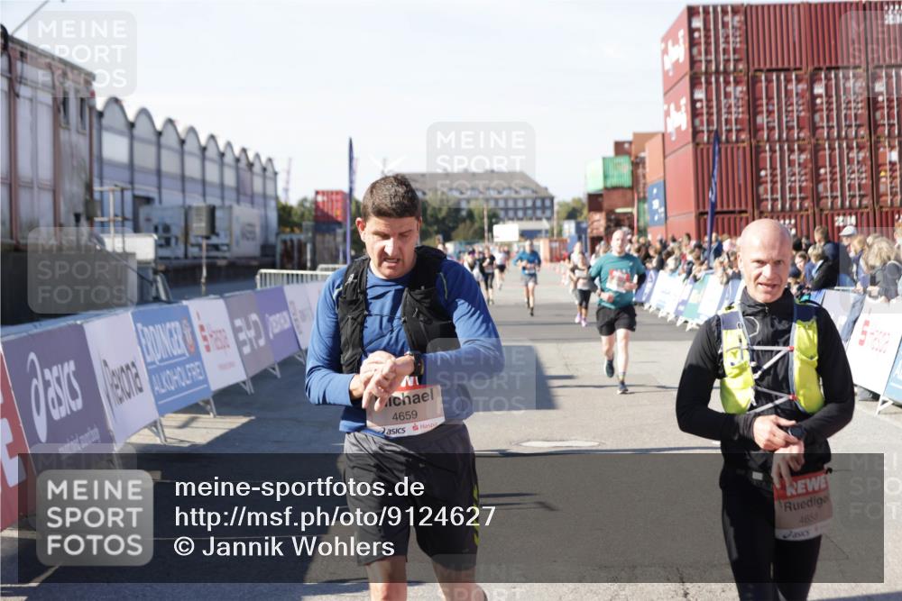 03.10.2025 - Köhlbrandbrückenlauf Jannik Wohlers http://msf.ph/oto/9124627 03.10.2025 13:06:29 Ziel 4015, 4122, 4124, 4151, 4396, 4550, 4658, 4659, 5563, 5641, 5970, 6193 meine-sportfotos.de