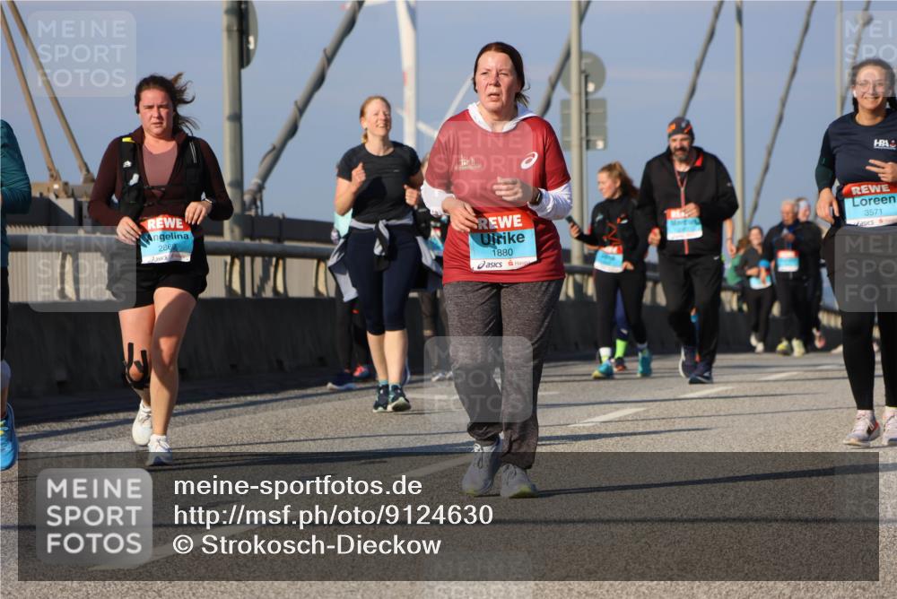 03.10.2025 - Köhlbrandbrückenlauf Strokosch-Dieckow http://msf.ph/oto/9124630 03.10.2025 10:05:40 Position 2 2860, 1880, 3571 meine-sportfotos.de