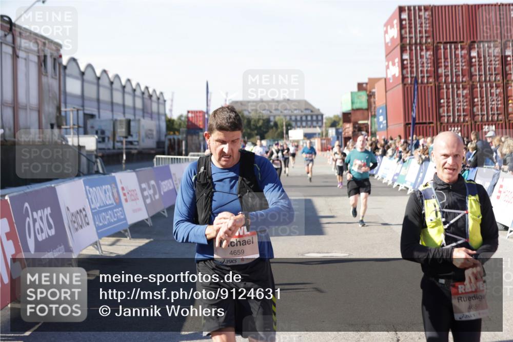 03.10.2025 - Köhlbrandbrückenlauf Jannik Wohlers http://msf.ph/oto/9124631 03.10.2025 13:06:29 Ziel 4015, 4122, 4124, 4151, 4396, 4550, 4658, 4659, 5563, 5641, 5970, 6193 meine-sportfotos.de