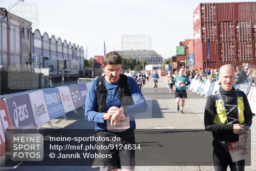 03.10.2025 - Köhlbrandbrückenlauf Jannik Wohlers http://msf.ph/oto/9124634 03.10.2025 13:06:29 Ziel 4015, 4122, 4124, 4151, 4396, 4550, 4658, 4659, 5563, 5641, 5970, 6193 meine-sportfotos.de