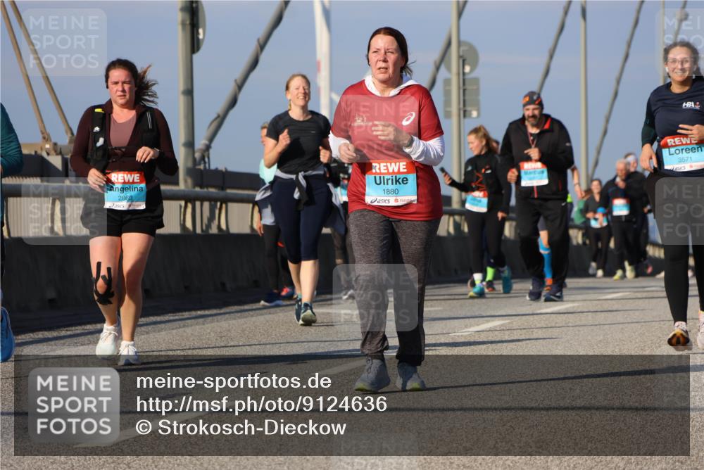 03.10.2025 - Köhlbrandbrückenlauf Strokosch-Dieckow http://msf.ph/oto/9124636 03.10.2025 10:05:40 Position 2 2860, 1880, 3571 meine-sportfotos.de