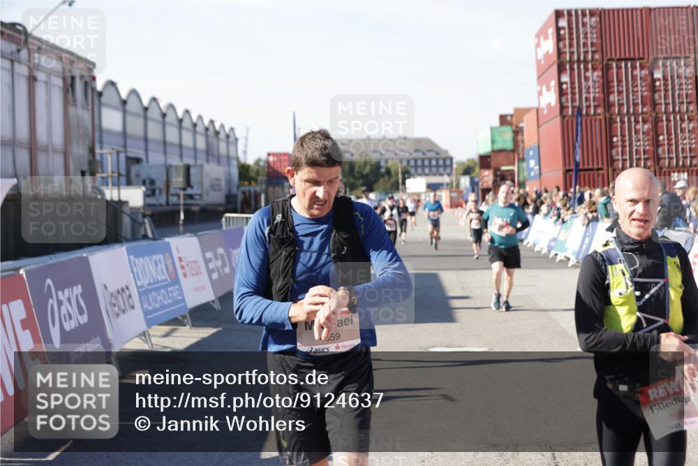 03.10.2025 - Köhlbrandbrückenlauf Jannik Wohlers http://msf.ph/oto/9124637 03.10.2025 13:06:29 Ziel 4015, 4122, 4124, 4151, 4396, 4550, 4658, 4659, 5563, 5641, 5970, 6193 meine-sportfotos.de