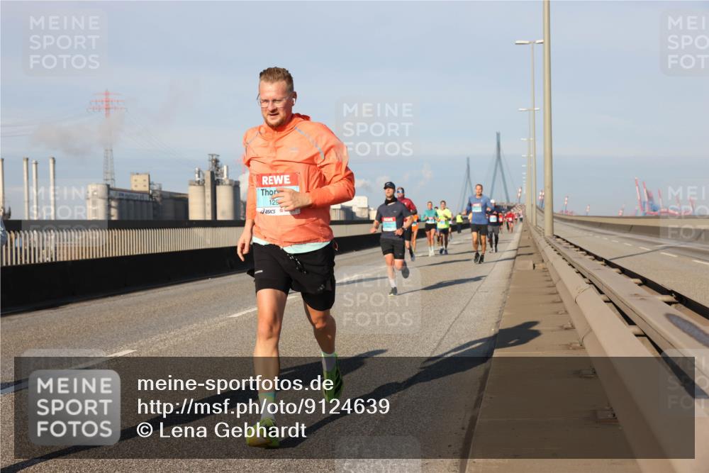 03.10.2025 - Köhlbrandbrückenlauf Lena Gebhardt http://msf.ph/oto/9124639 03.10.2025 09:45:58 Position 2 129 meine-sportfotos.de