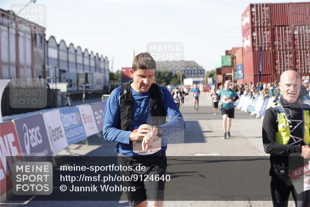 03.10.2025 - Köhlbrandbrückenlauf Jannik Wohlers http://msf.ph/oto/9124640 03.10.2025 13:06:29 Ziel 4015, 4122, 4124, 4151, 4396, 4550, 4658, 4659, 5563, 5641, 5970, 6193 meine-sportfotos.de