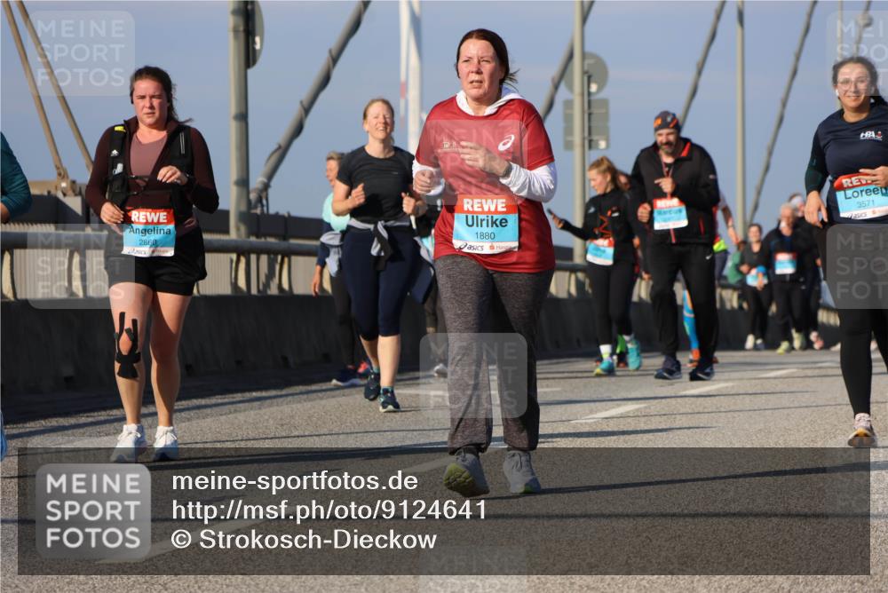 03.10.2025 - Köhlbrandbrückenlauf Strokosch-Dieckow http://msf.ph/oto/9124641 03.10.2025 10:05:40 Position 2 2860, 1880, 3571 meine-sportfotos.de