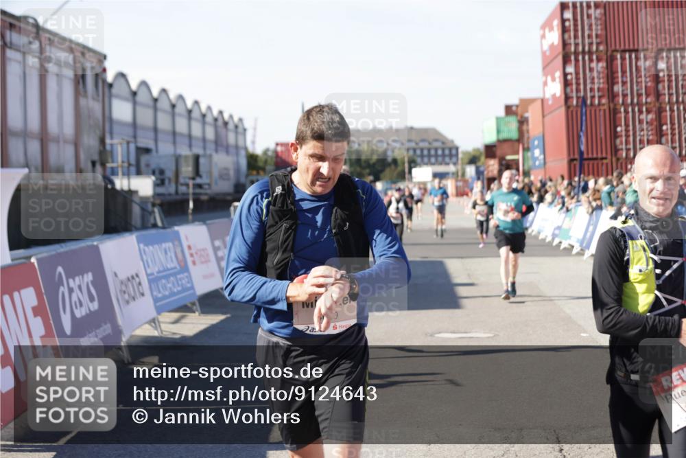 03.10.2025 - Köhlbrandbrückenlauf Jannik Wohlers http://msf.ph/oto/9124643 03.10.2025 13:06:29 Ziel 4015, 4122, 4124, 4151, 4396, 4550, 4658, 4659, 5563, 5641, 5970, 6193 meine-sportfotos.de
