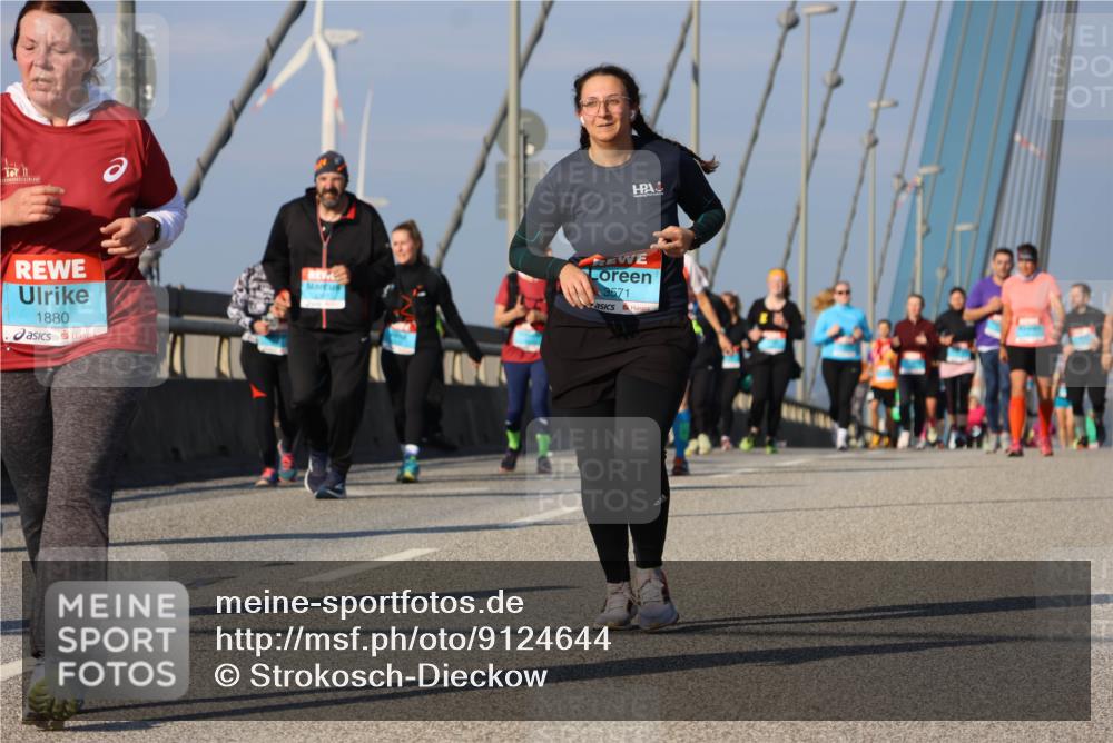 03.10.2025 - Köhlbrandbrückenlauf Strokosch-Dieckow http://msf.ph/oto/9124644 03.10.2025 10:05:42 Position 2 1880, 3571 meine-sportfotos.de