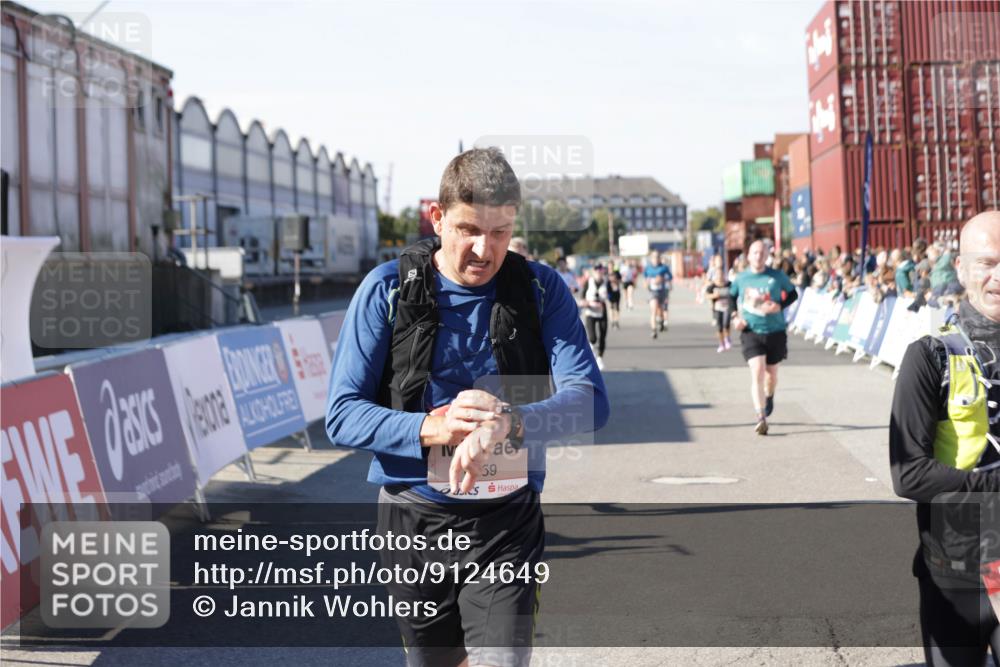 03.10.2025 - Köhlbrandbrückenlauf Jannik Wohlers http://msf.ph/oto/9124649 03.10.2025 13:06:29 Ziel 4015, 4122, 4124, 4151, 4396, 4550, 4658, 4659, 5563, 5641, 5970, 6193 meine-sportfotos.de