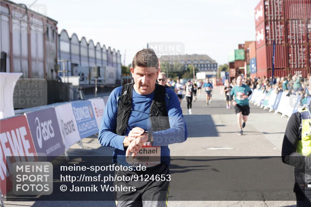03.10.2025 - Köhlbrandbrückenlauf Jannik Wohlers http://msf.ph/oto/9124653 03.10.2025 13:06:29 Ziel 4015, 4122, 4124, 4151, 4396, 4550, 4658, 4659, 5563, 5641, 5970, 6193 meine-sportfotos.de