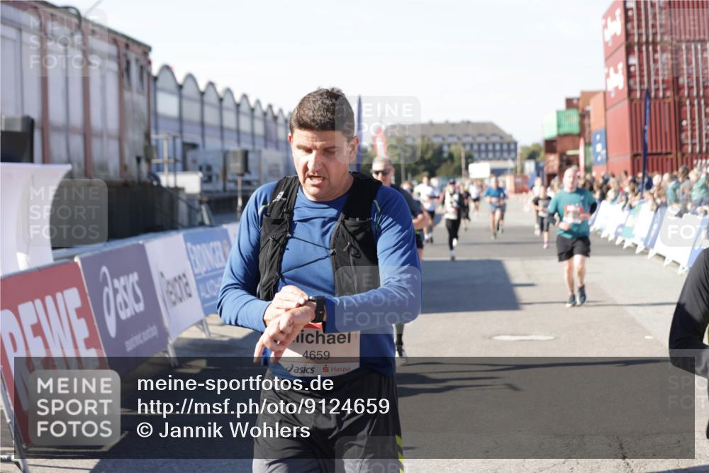 03.10.2025 - Köhlbrandbrückenlauf Jannik Wohlers http://msf.ph/oto/9124659 03.10.2025 13:06:29 Ziel 4015, 4122, 4124, 4151, 4396, 4550, 4658, 4659, 5563, 5641, 5970, 6193 meine-sportfotos.de