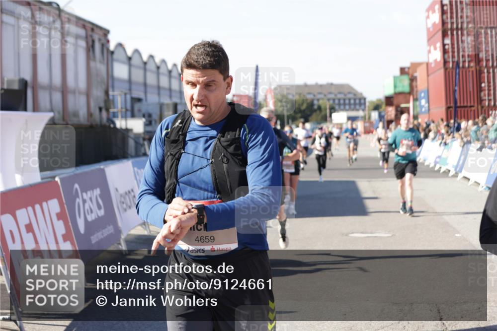 03.10.2025 - Köhlbrandbrückenlauf Jannik Wohlers http://msf.ph/oto/9124661 03.10.2025 13:06:29 Ziel 4015, 4122, 4124, 4151, 4396, 4550, 4658, 4659, 5563, 5641, 5970, 6193 meine-sportfotos.de