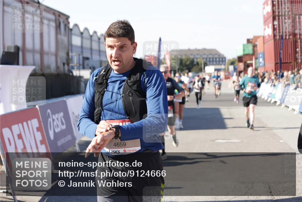 03.10.2025 - Köhlbrandbrückenlauf Jannik Wohlers http://msf.ph/oto/9124666 03.10.2025 13:06:29 Ziel 4015, 4122, 4124, 4151, 4396, 4550, 4658, 4659, 5563, 5641, 5970, 6193 meine-sportfotos.de