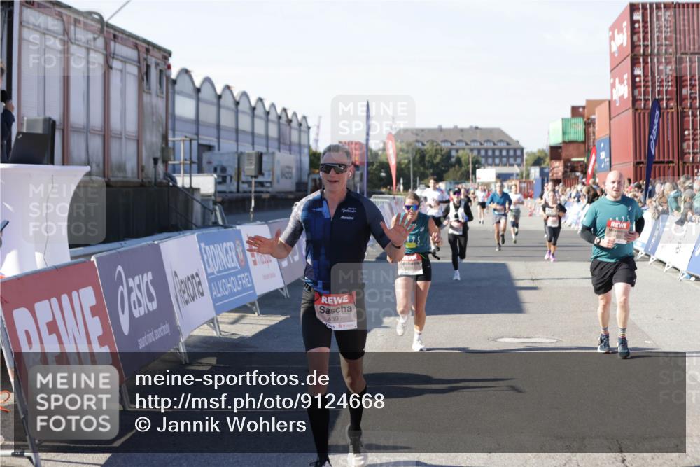 03.10.2025 - Köhlbrandbrückenlauf Jannik Wohlers http://msf.ph/oto/9124668 03.10.2025 13:06:31 Ziel 4015, 4026, 4122, 4124, 4151, 4312, 4396, 4550, 4658, 4659, 5563, 5641, 5970, 6193, 6256 meine-sportfotos.de