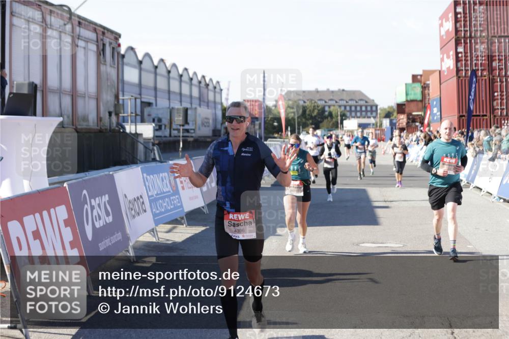 03.10.2025 - Köhlbrandbrückenlauf Jannik Wohlers http://msf.ph/oto/9124673 03.10.2025 13:06:31 Ziel 4015, 4026, 4122, 4124, 4151, 4312, 4396, 4550, 4658, 4659, 5563, 5641, 5970, 6193, 6256 meine-sportfotos.de