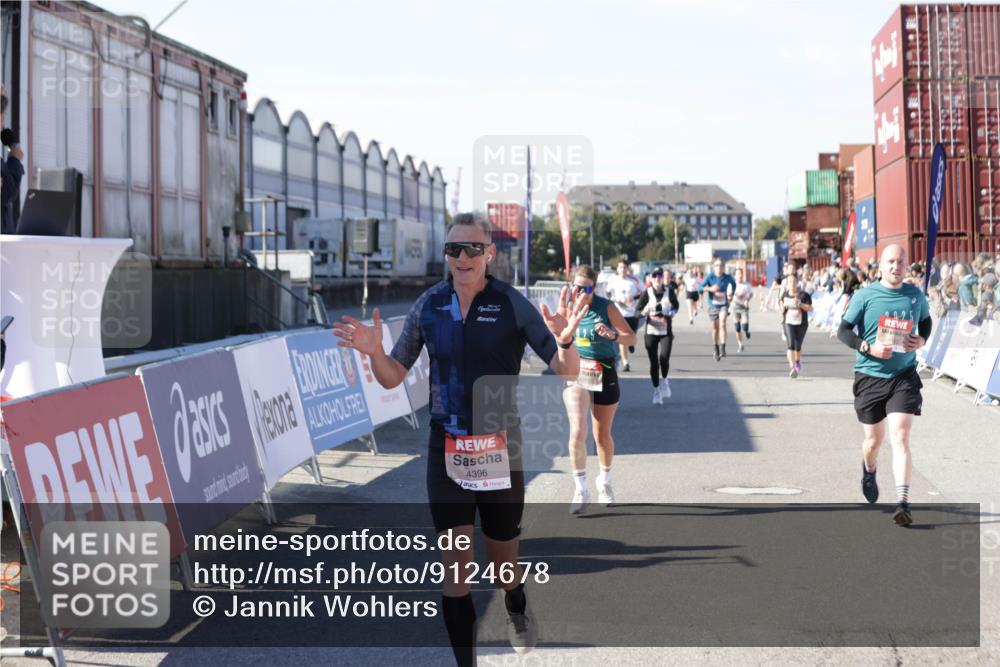 03.10.2025 - Köhlbrandbrückenlauf Jannik Wohlers http://msf.ph/oto/9124678 03.10.2025 13:06:31 Ziel 4015, 4026, 4122, 4124, 4151, 4312, 4396, 4550, 4658, 4659, 5563, 5641, 5970, 6193, 6256 meine-sportfotos.de