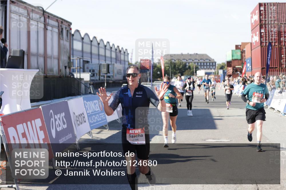 03.10.2025 - Köhlbrandbrückenlauf Jannik Wohlers http://msf.ph/oto/9124680 03.10.2025 13:06:31 Ziel 4015, 4026, 4122, 4124, 4151, 4312, 4396, 4550, 4658, 4659, 5563, 5641, 5970, 6193, 6256 meine-sportfotos.de