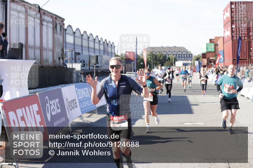 03.10.2025 - Köhlbrandbrückenlauf Jannik Wohlers http://msf.ph/oto/9124688 03.10.2025 13:06:31 Ziel 4015, 4026, 4122, 4124, 4151, 4312, 4396, 4550, 4658, 4659, 5563, 5641, 5970, 6193, 6256 meine-sportfotos.de