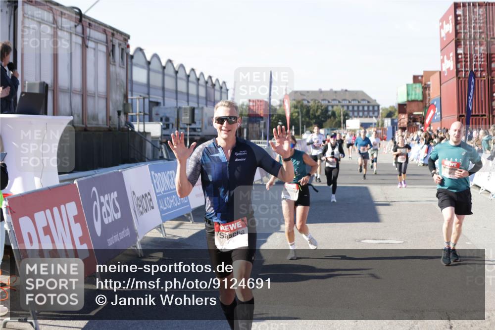 03.10.2025 - Köhlbrandbrückenlauf Jannik Wohlers http://msf.ph/oto/9124691 03.10.2025 13:06:31 Ziel 4015, 4026, 4122, 4124, 4151, 4312, 4396, 4550, 4658, 4659, 5563, 5641, 5970, 6193, 6256 meine-sportfotos.de