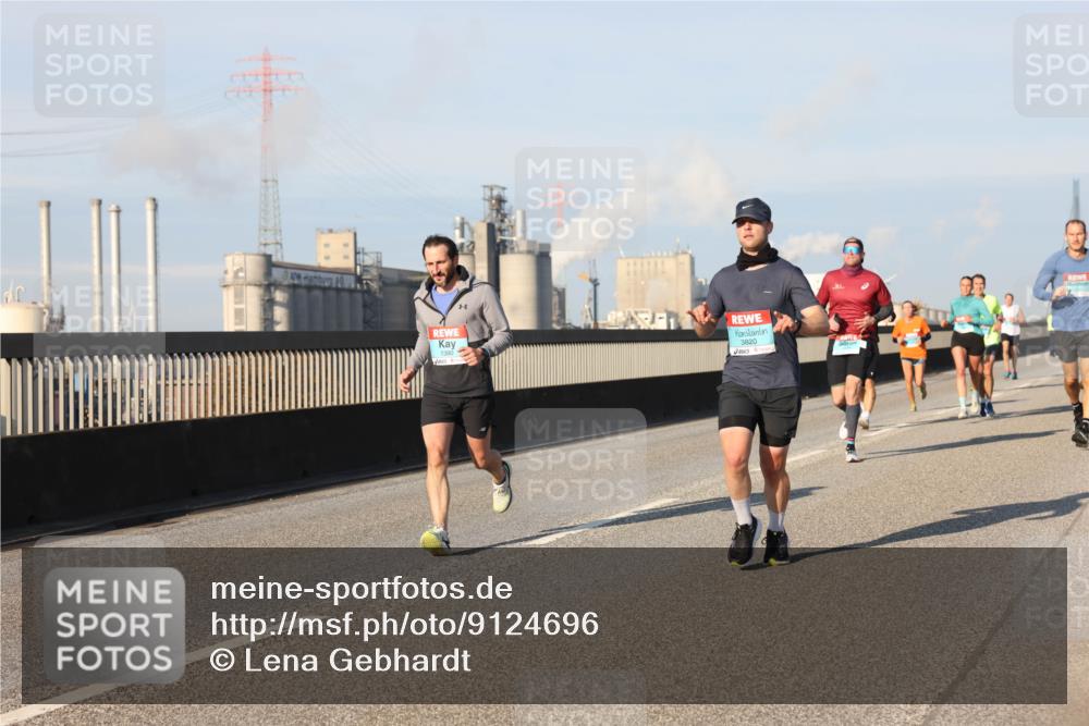 03.10.2025 - Köhlbrandbrückenlauf Lena Gebhardt http://msf.ph/oto/9124696 03.10.2025 09:45:59 Position 2 1380, 3820 meine-sportfotos.de