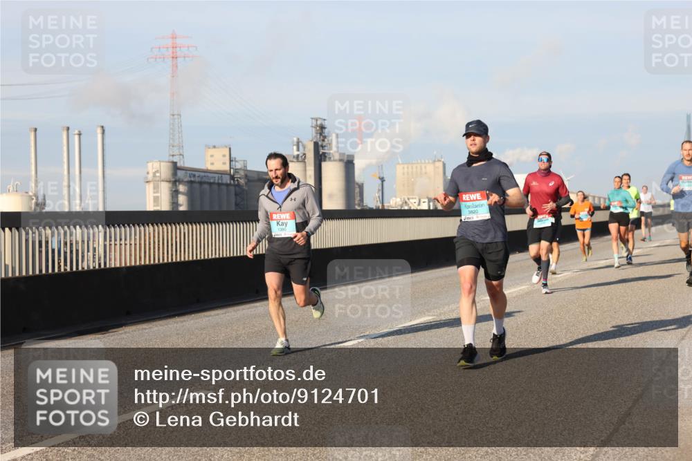 03.10.2025 - Köhlbrandbrückenlauf Lena Gebhardt http://msf.ph/oto/9124701 03.10.2025 09:45:59 Position 2 1380, 3820 meine-sportfotos.de