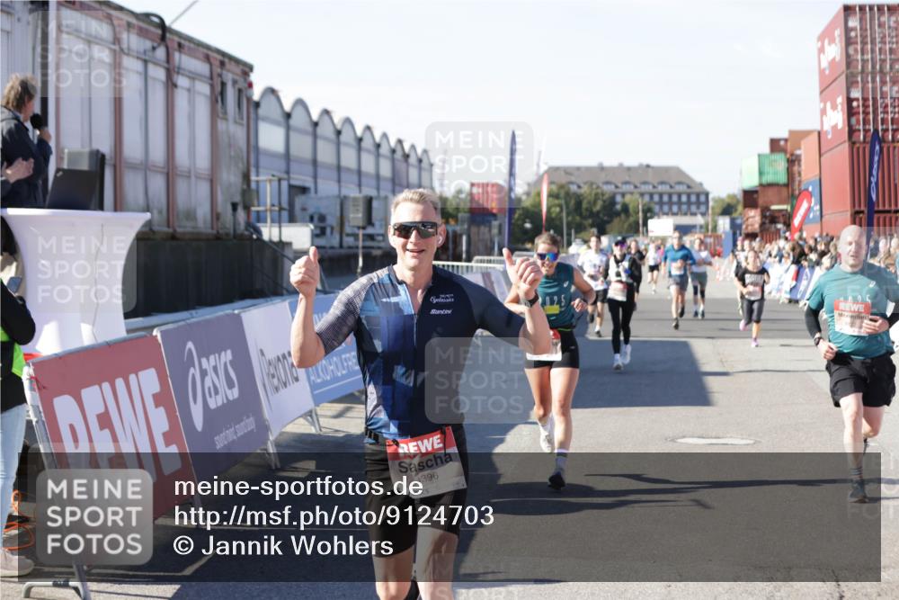 03.10.2025 - Köhlbrandbrückenlauf Jannik Wohlers http://msf.ph/oto/9124703 03.10.2025 13:06:31 Ziel 4015, 4026, 4122, 4124, 4151, 4312, 4396, 4550, 4658, 4659, 5563, 5641, 5970, 6193, 6256 meine-sportfotos.de